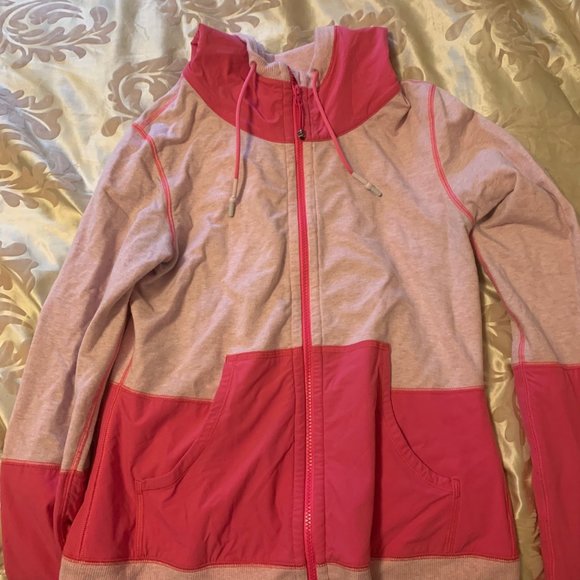 Lululemon - Picture 10 of 16